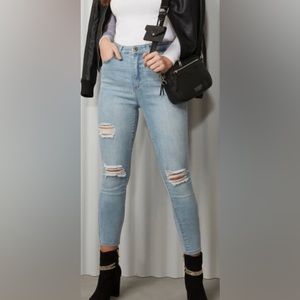 Guess distressed High Rise skinny jeans size 27
